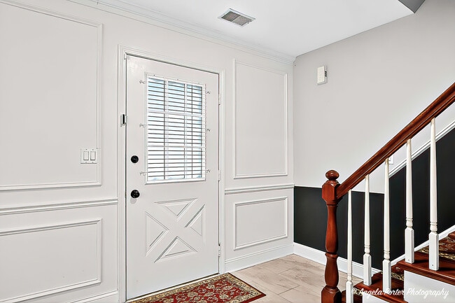 Building Photo - 1161 Hampton Ln