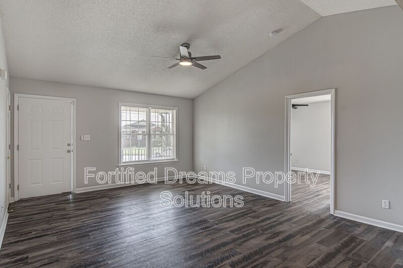 Building Photo - 1904 Blair-Khazan Dr