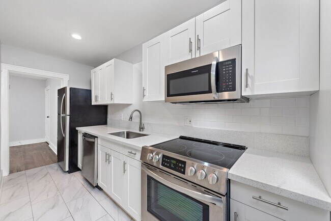 Building Photo - 2805 Charlotte