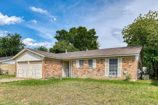 Building Photo - 8013 Emerald Hills Way