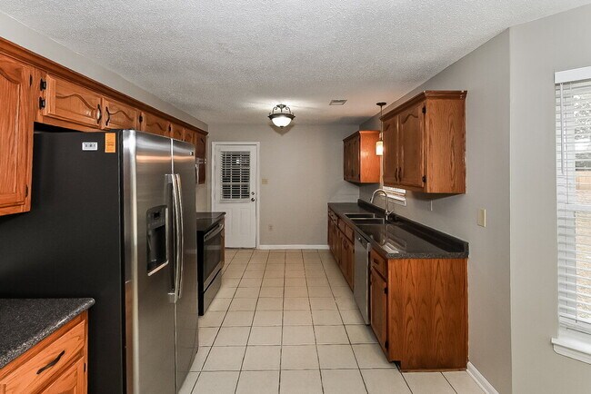 Building Photo - 2780 White Oak Dr