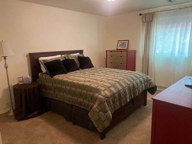 Building Photo - 6bd/3ba Bellevue House