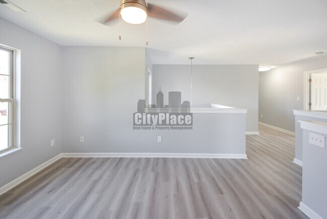 Building Photo - 6677 W Longview Dr