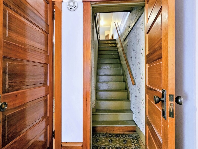 Building Photo - 534 Walnut St