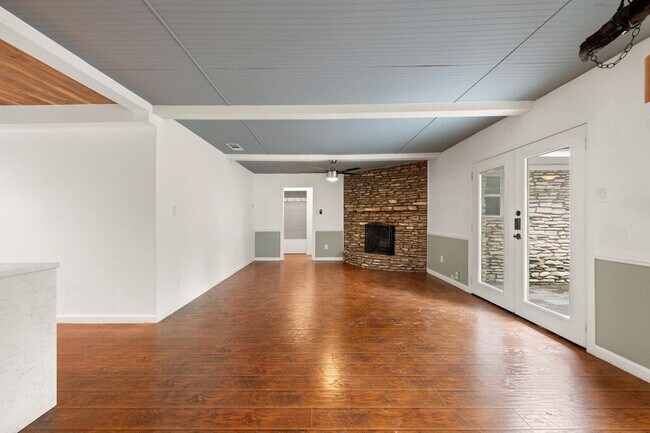 Building Photo - 1003 Minda Dr