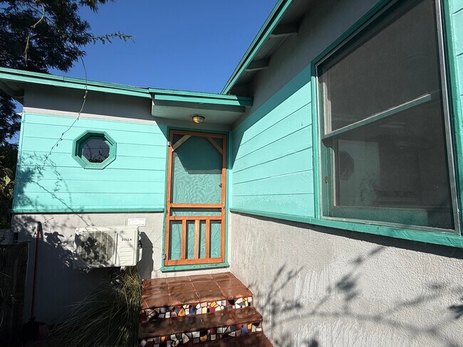 Building Photo - 924 Electric Ave