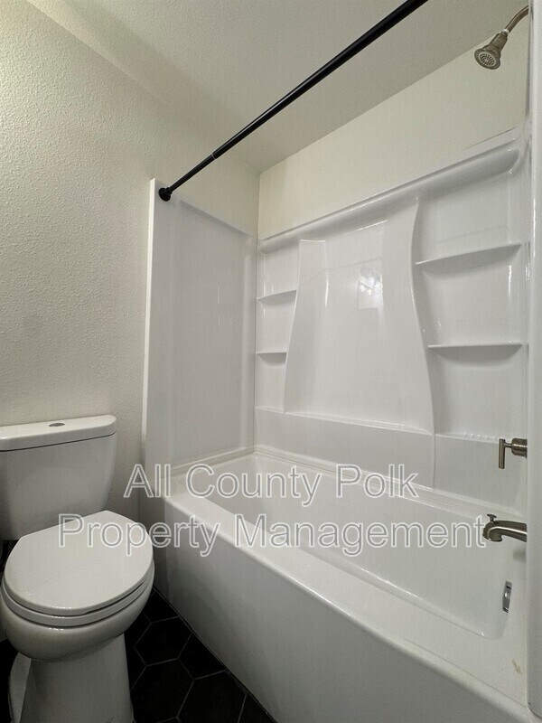 Building Photo - 572 Adriel Ave