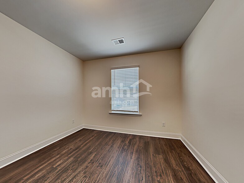 Building Photo - 315 W Cartess