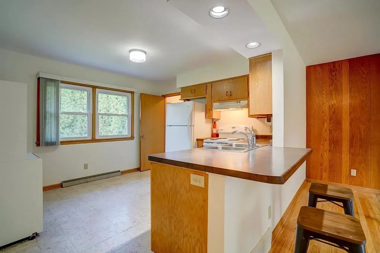 Building Photo - 5215 Wallace Ave