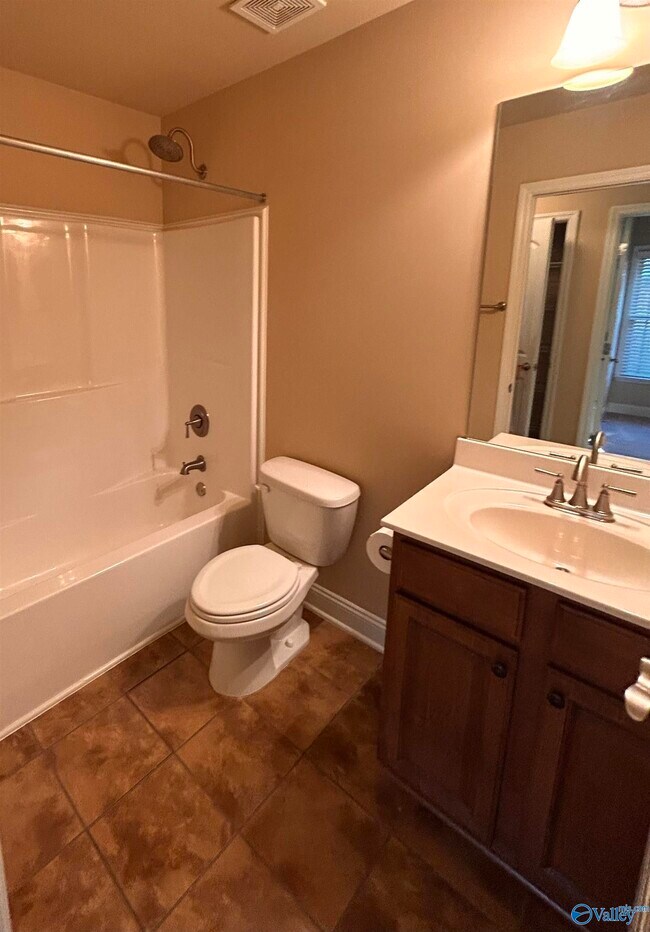 Building Photo - 4955 Montauk Trail SE