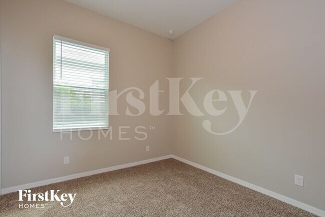 Building Photo - 824 Grand Hilltop Dr