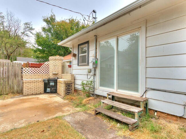 Building Photo - 3 Bedroom 1 Bath home in Shawnee!