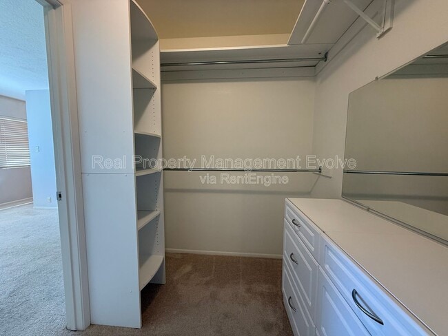 Building Photo - 4849 E Lake Point Cir