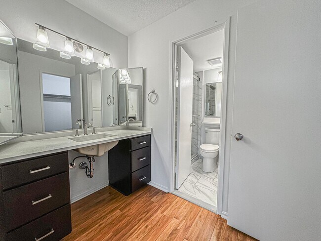 Building Photo - Recently Renovated 3 Bed 2.5 Bath Condo With Balcony In Vibrant Watergate At Landmark - Utilities...