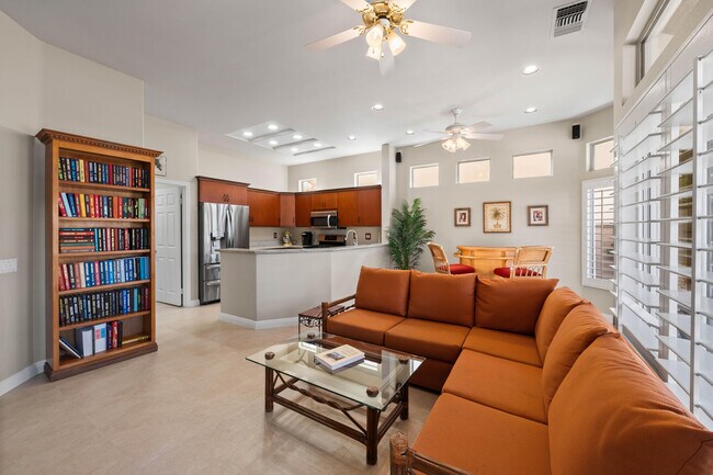Building Photo - 38537 Fallbrook Ave