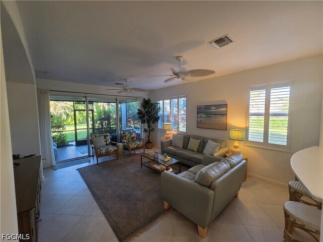 Building Photo - 10640 Camarelle Cir