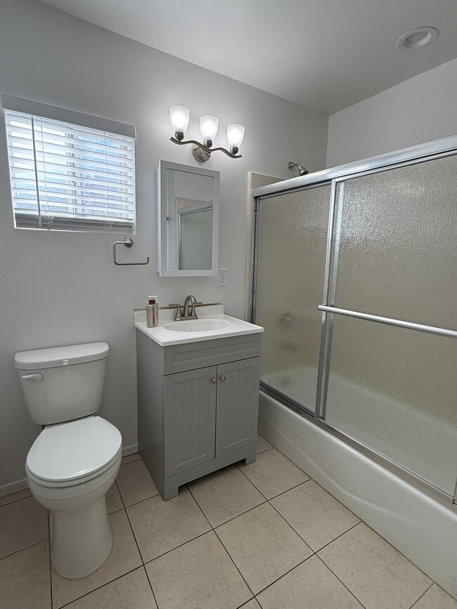 Building Photo - 433 Linda Rosa Ave