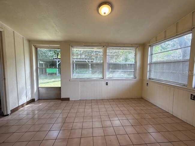 Building Photo - 3721 SW 17th Pl