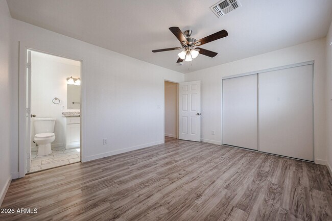 Building Photo - 7014 N 77th Ave