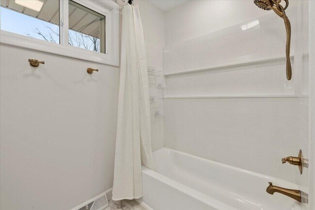 Building Photo - 100 9th Ave