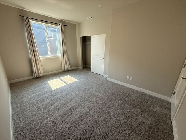 Building Photo - 1416 Baker Hts Lp