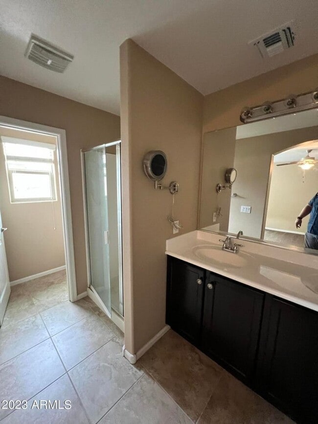 Building Photo - 3 bedroom 2 bath home in the desirable Higley Park community.