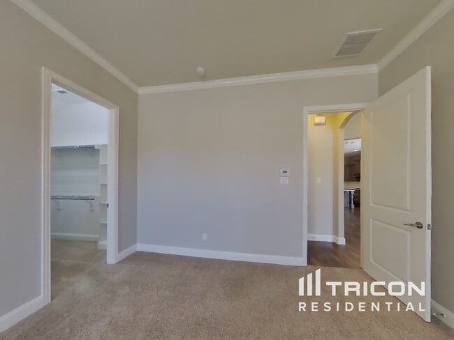 Building Photo - 5636 Grove Cove Dr