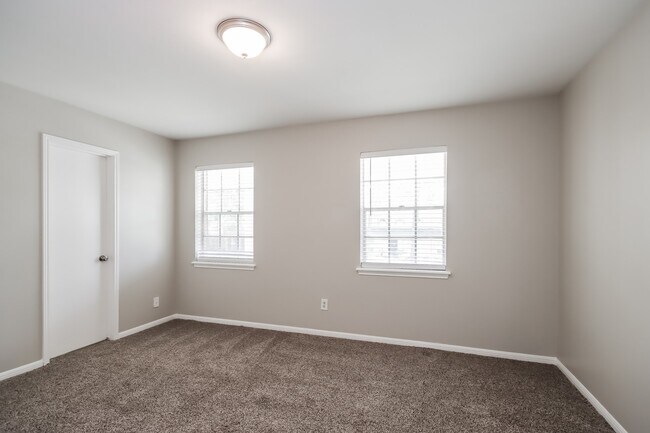 Building Photo - 1702 Corral Dr