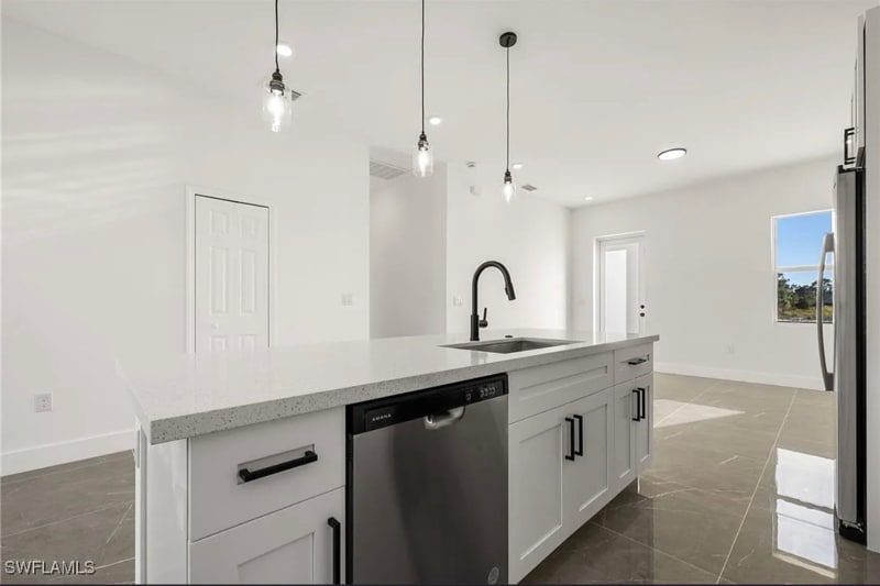 Building Photo - 905 Wabasso Ct