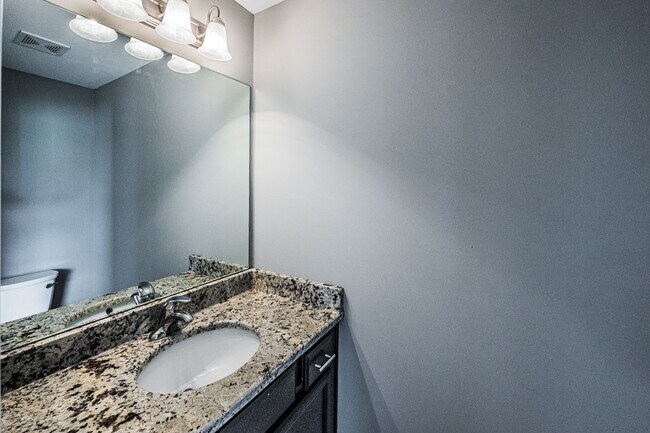 Building Photo - 195 Creekwood Ave