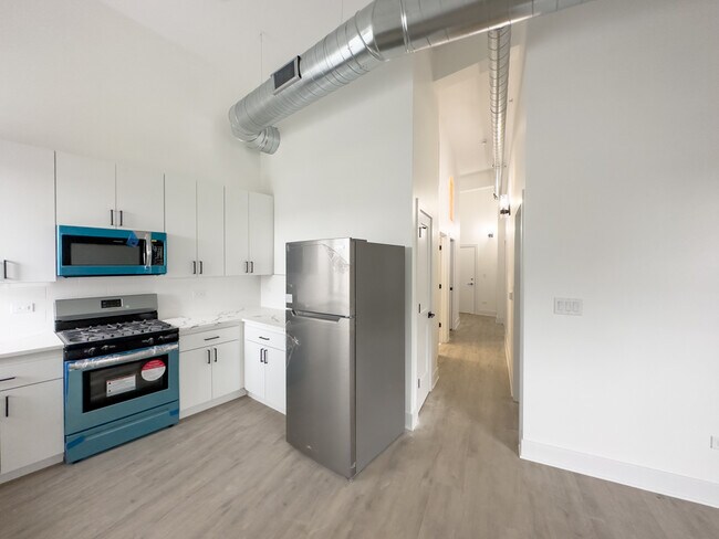 Building Photo - 4731 N Western Ave