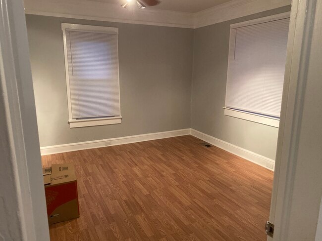 Building Photo - 421 Woodlawn Ave