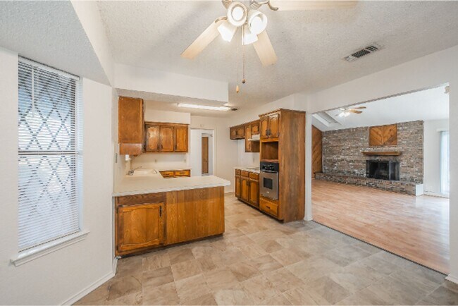 Building Photo - 6753 Spoonwood Ln