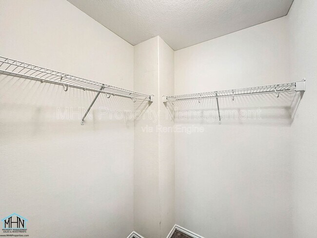 Building Photo - 11935 Sitio Plains