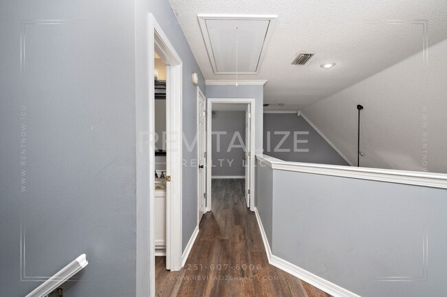 Building Photo - Creole Style 3 Bed 2.5 Bath Home on Oversized Lot