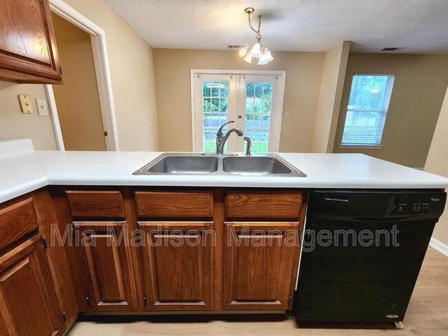 Building Photo - 21 Cobblestone Ct