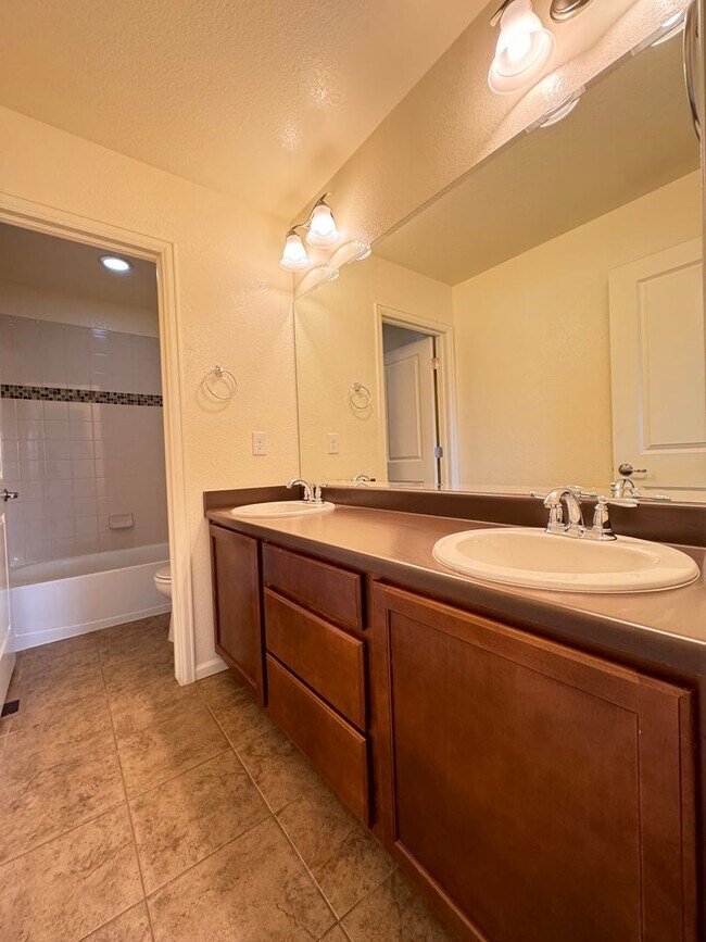 Building Photo - Beautiful Home Southeast Ft. Collilns