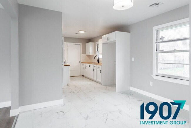 Building Photo - Completely Updated 3-Bed, 2-Bath Home in O...