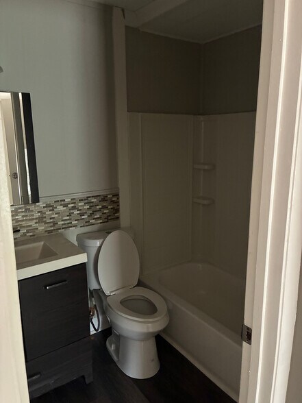 Building Photo - Room in Townhome on Terrace Trail