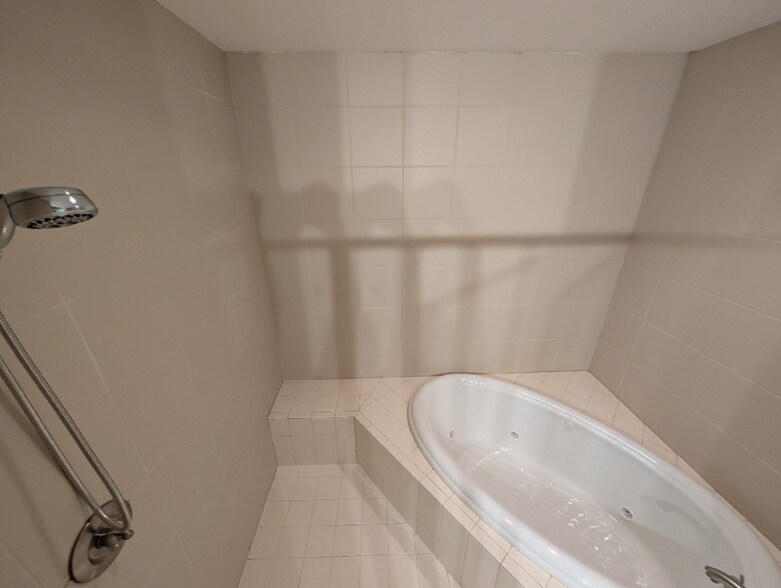 Building Photo - 174 Chester Ave SE