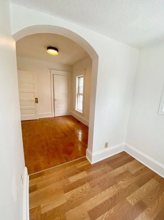 Building Photo - 835 Margaret St