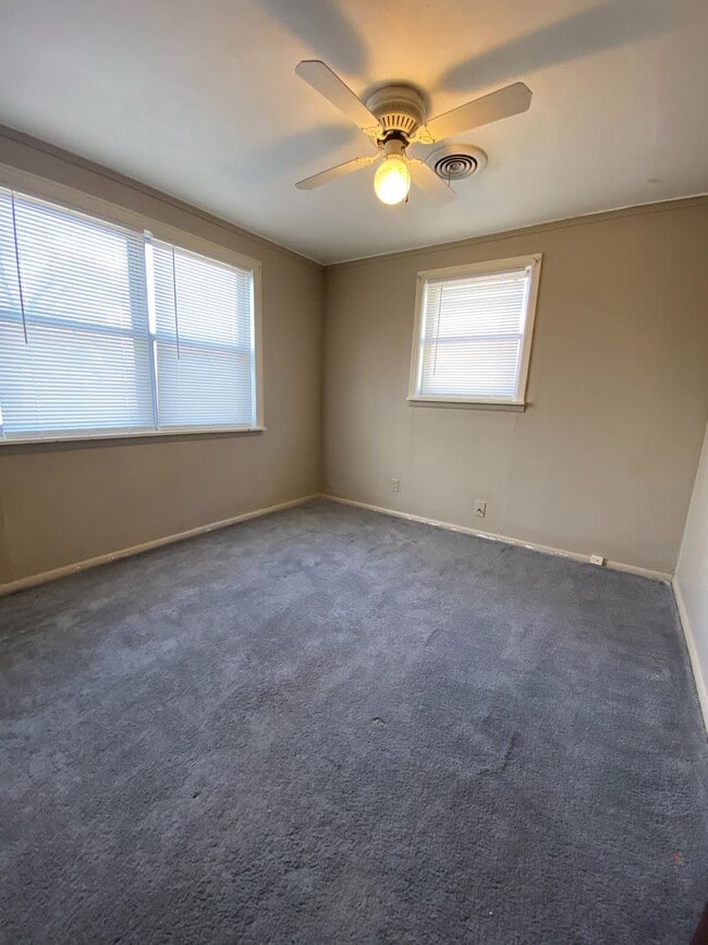 Building Photo - AVAILABLE NOW!