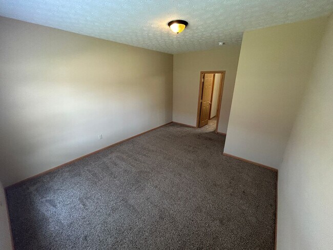 Building Photo - Brick Ranch with 3 Bedrooms, 1.5 Baths, an...