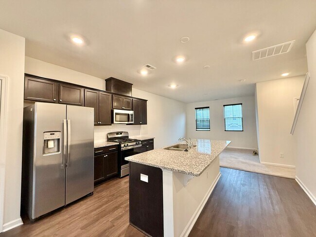 Building Photo - Stunning 3BD, 3.5BA Raleigh Townhome in the Desirable 5401 North Community Within Walking Distanc...