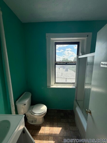 Building Photo - 9 Linden St