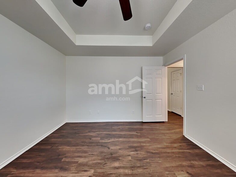 Building Photo - 129 N Point Dr