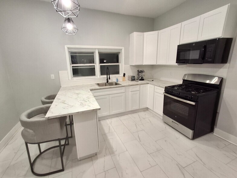 Building Photo - 27 Lexington Ave