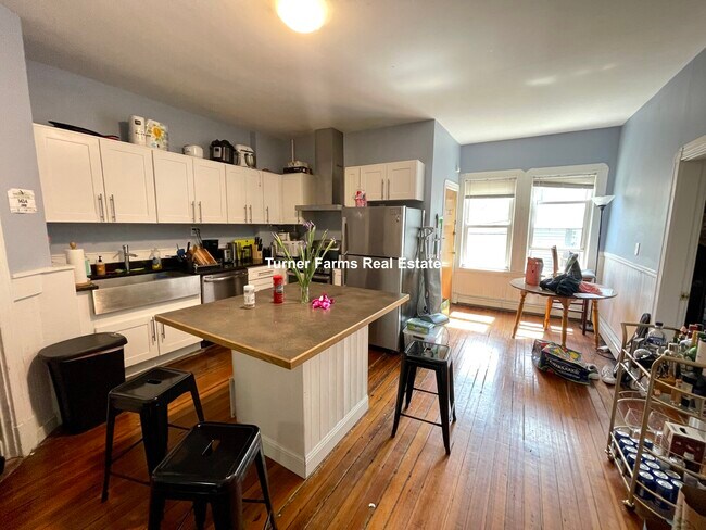 Building Photo - 220 Prospect St