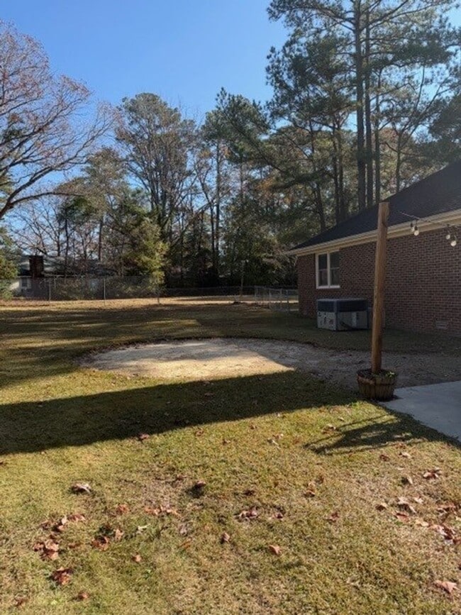 Building Photo - 3 Bedroom/2 Bathroom - Close to SJAFB, Shopping, Restaurants!