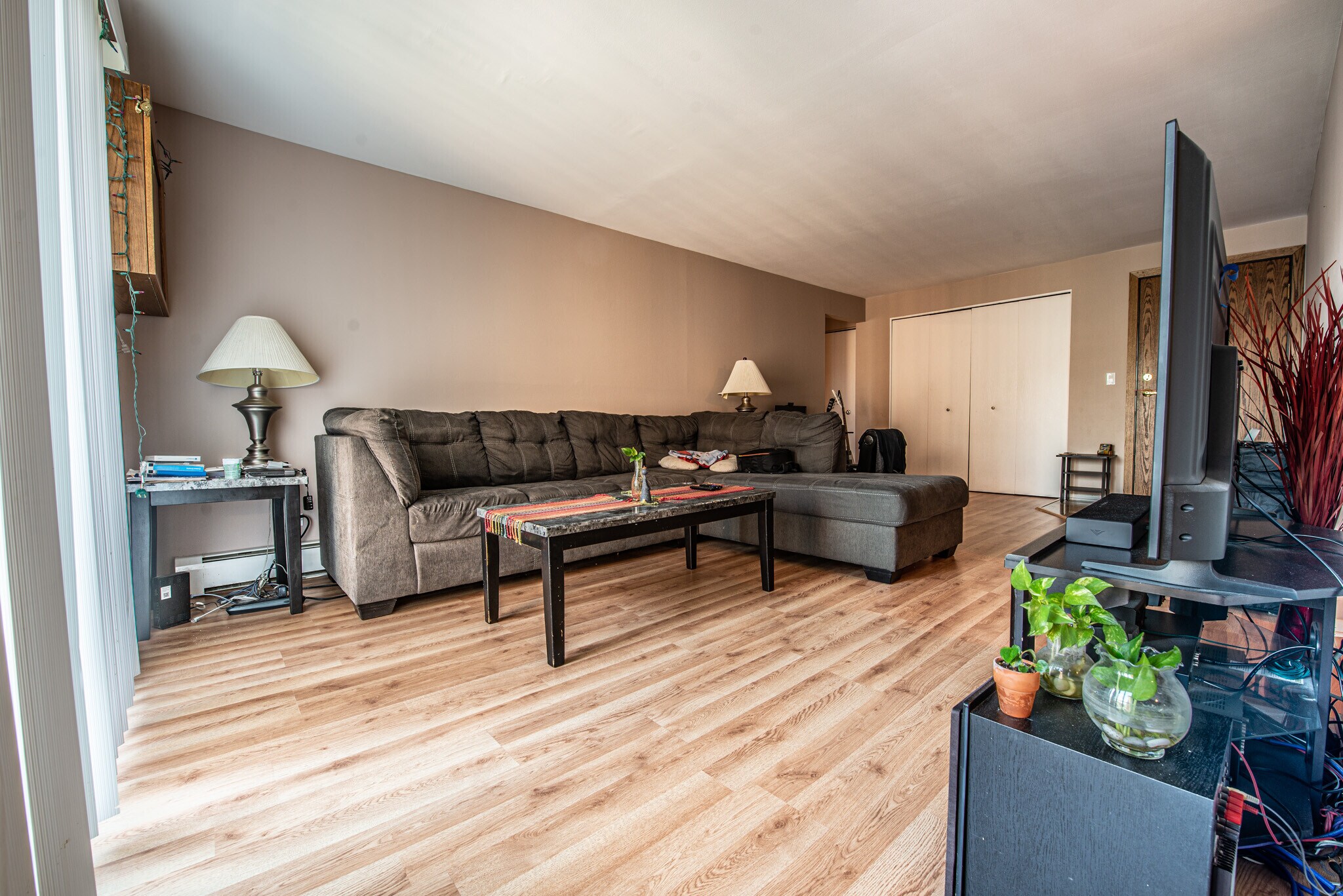 Building Photo - 5525 N Chester Ave